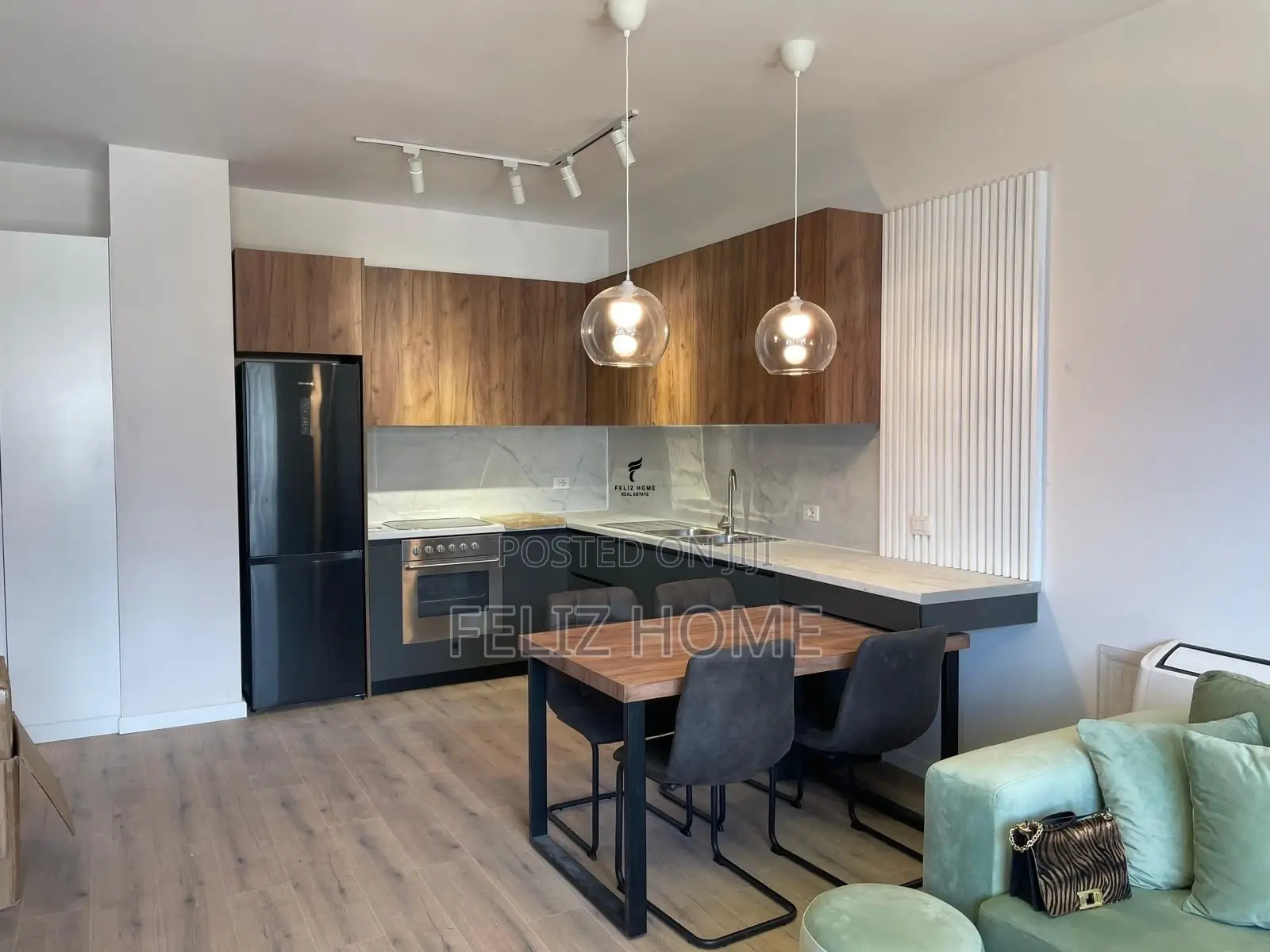 APARTAMENT ME QERA 1+1 RRUGA KONGRESI I MANASTIRIT 60.000 LEKE