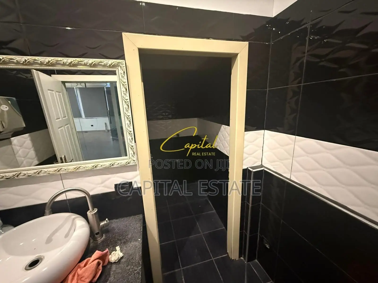 AMBIENT BIZNESI ME QIRA 240 M2 RRUGA FERIT XHAJKO 2.300 EURO
