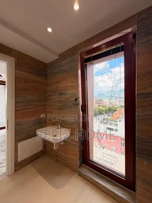 ZYRE ME QERA 70 M2 RRUGA E KAVAJES 1.200 EURO