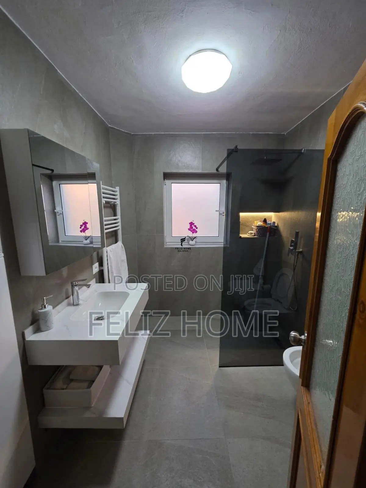 SHITET APARTAMENT 3+1+2 21 DHJETORI 225.000 EURO