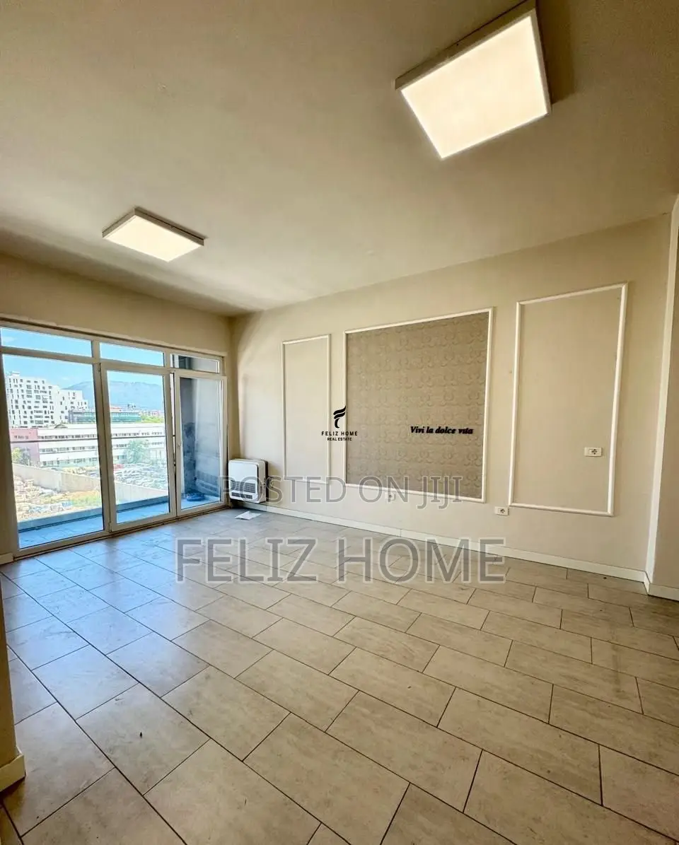 ZYRE ME QERA 62 M2 SQUARE 21 650 EURO