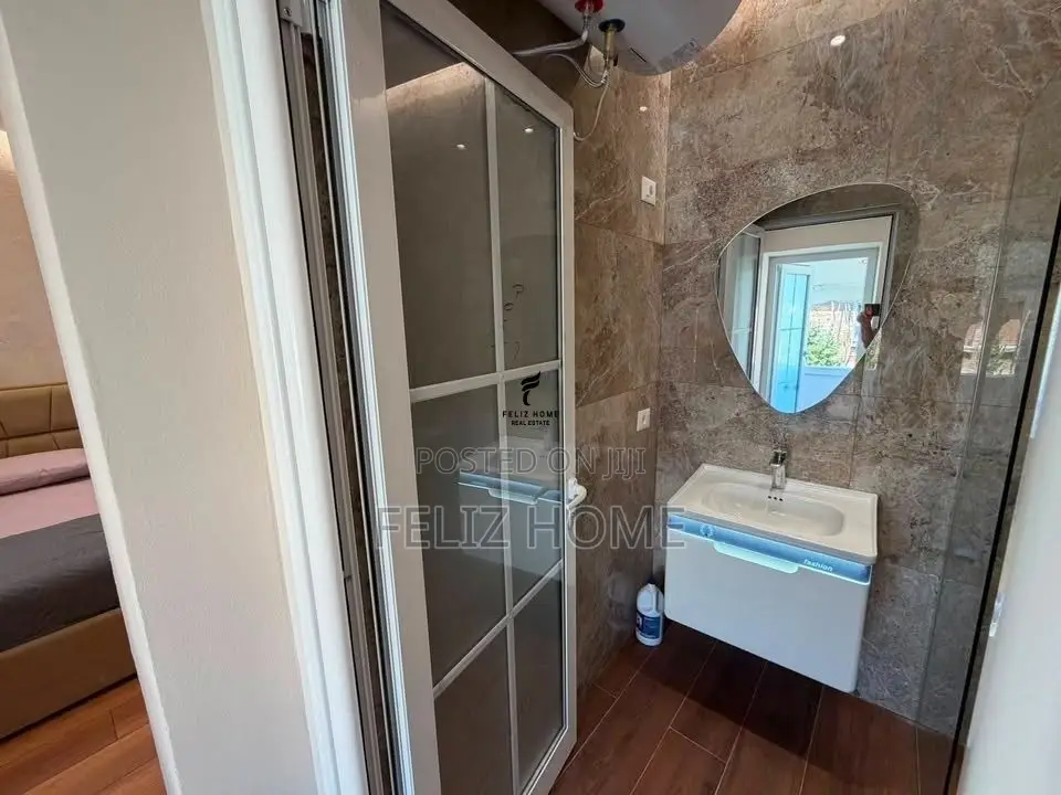 SHITET GARSONIERE 34 M2 PAZARI RI 120.000 EURO