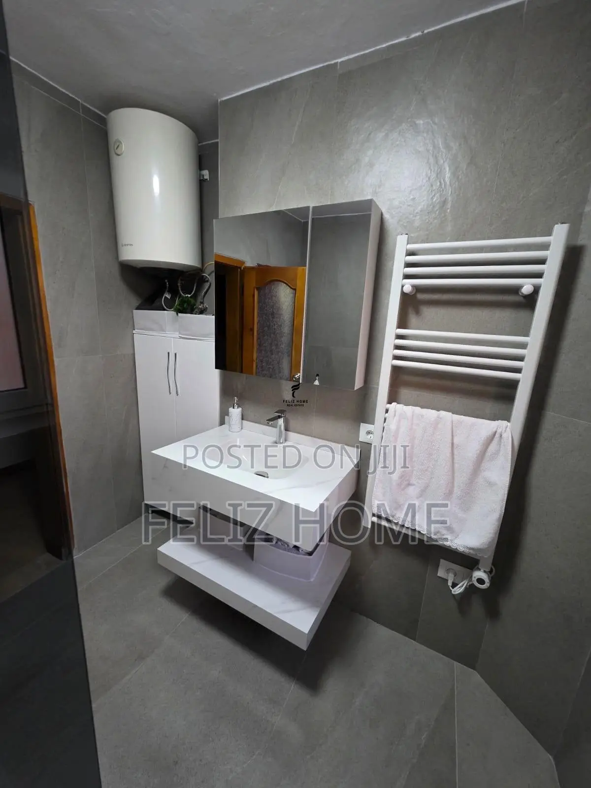 SHITET APARTAMENT 3+1+2 21 DHJETORI 225.000 EURO