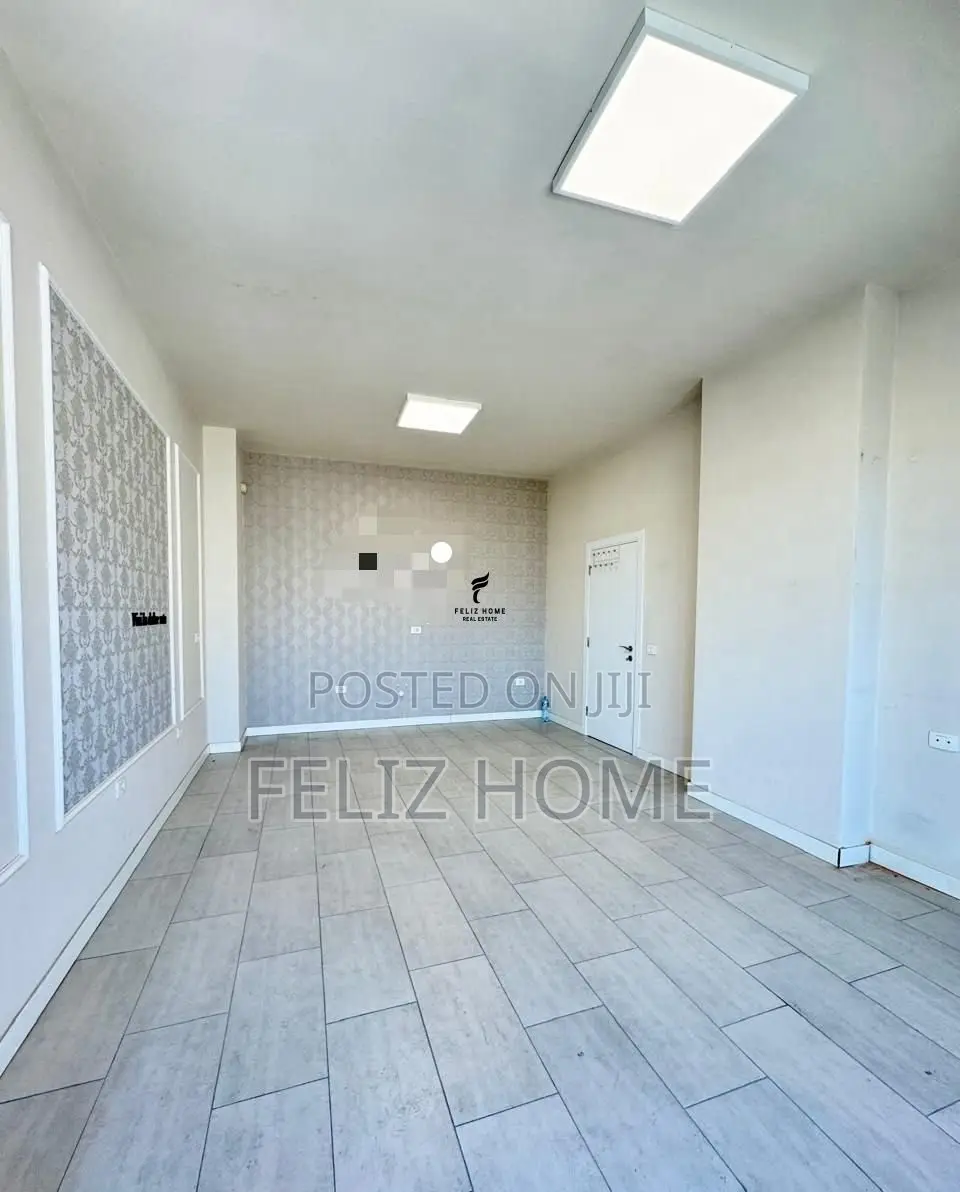 ZYRE ME QERA 62 M2 SQUARE 21 650 EURO