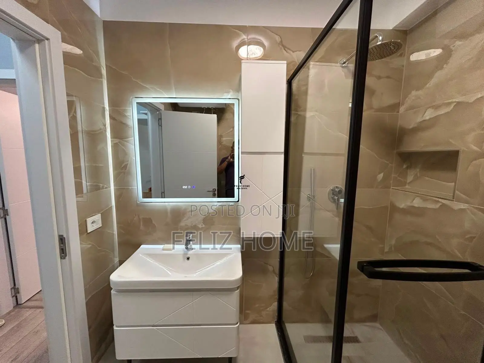APARTAMENT ME QERA 2+1 STACIONI I TRENIT 75.000 LEKE