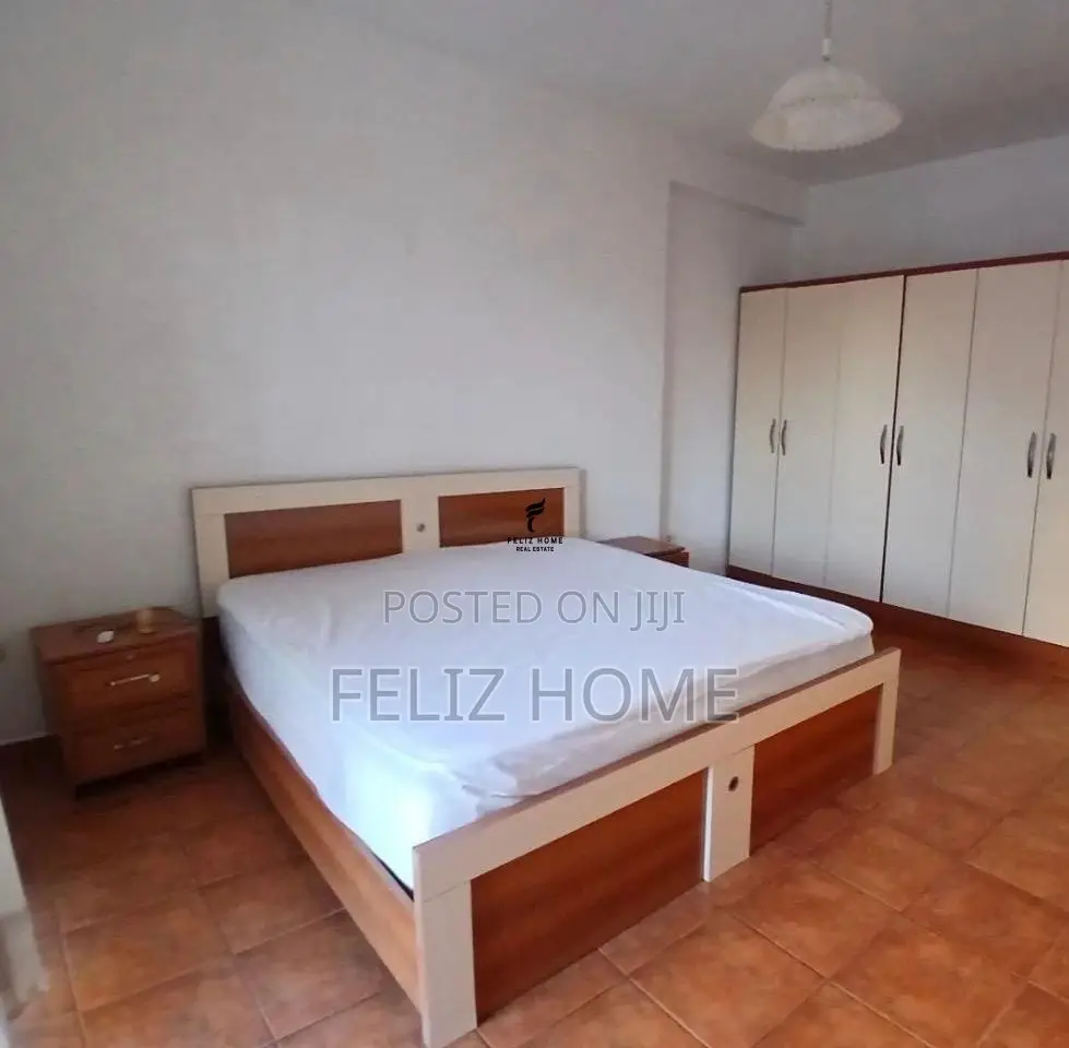 APARTAMENT ME QERA 1+1 PAZARI I RI 50.000 LEKE