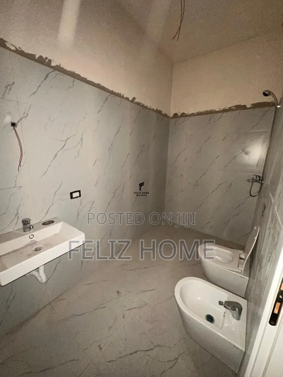SHITET APARTAMENT 2+1+2 SAUK 205.000 EURO