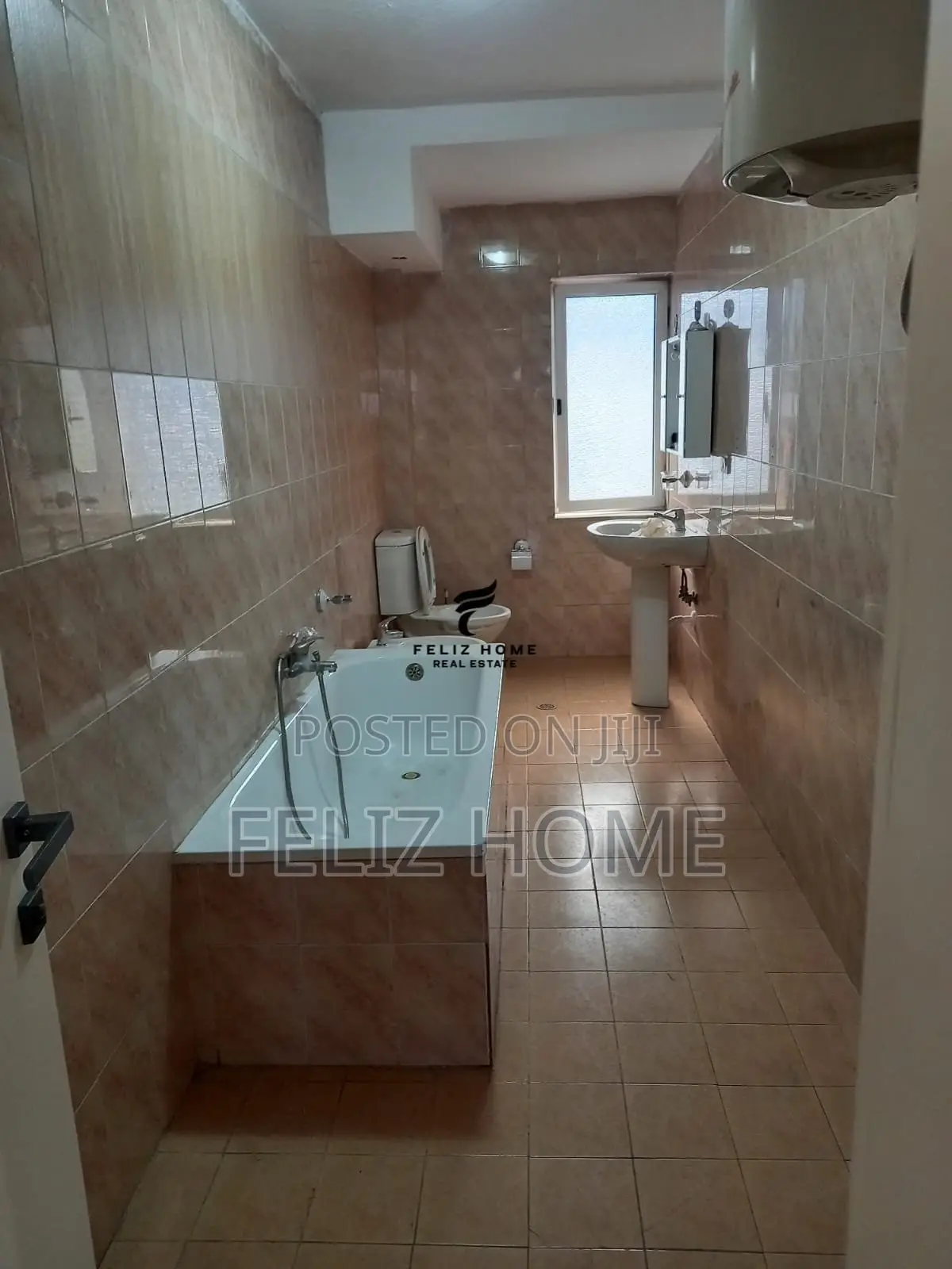 ZYRE ME QERA 120 M2 BLLOKU 800 EURO