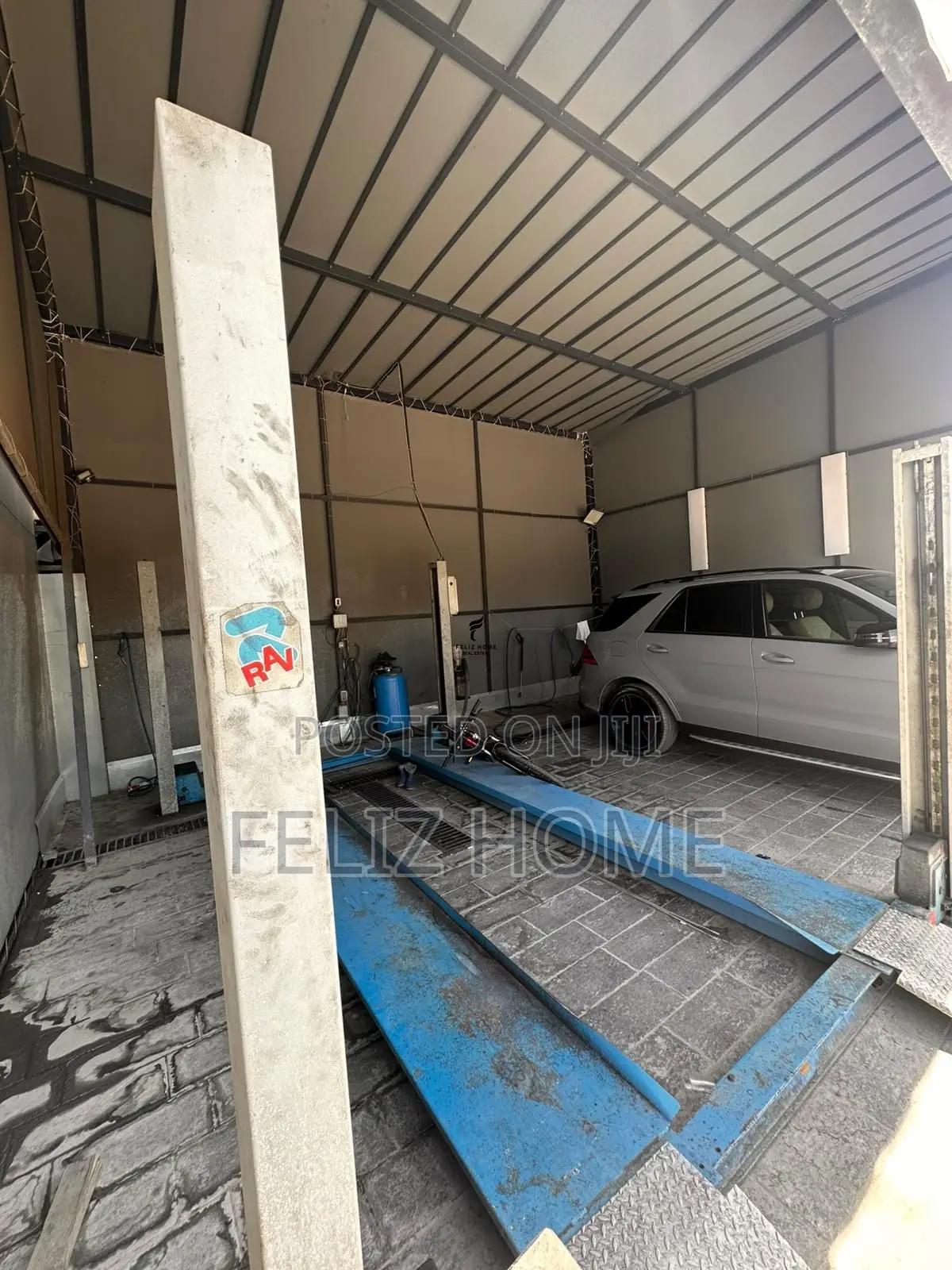 MAGAZINE ME QERA 50M2 AUTOSTRADA TIRANE-DURRES 1.000 EURO