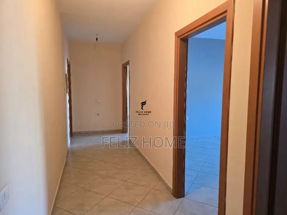 ZYRE ME QERA 120 M2 RRUGA BARDHYL 80.000 LEKE