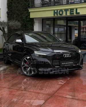 Audi RSQ8