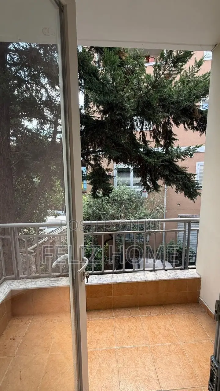 APARTAMENT ME QERA 1+1 BRRYLI 50.000 LEKE