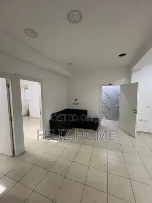 ZYRE ME QERA 90 M2 RRUGA E KAVAJËS 80.000 LEKE