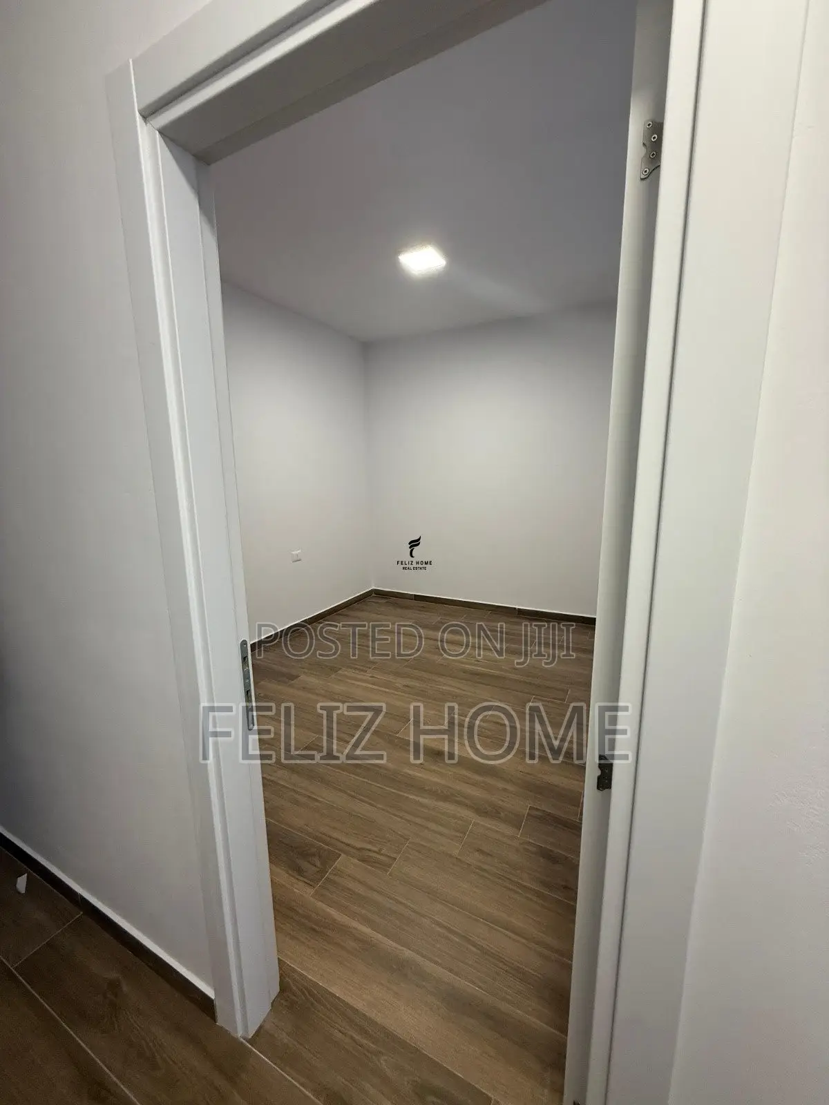 ZYRE ME QERA 130 M2 RRUGA E DIBRES 65.000 LEKE