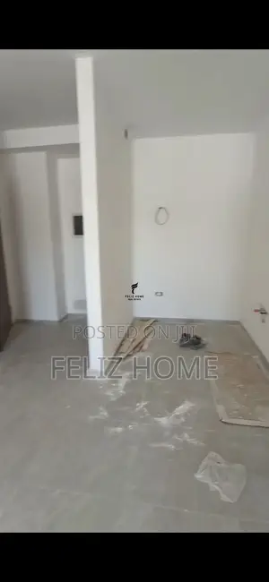 ZYRE ME QERA 94M2 LAPRAKE 800 EURO
