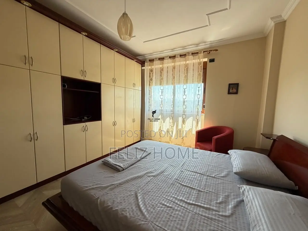 APARTAMENT ME QERA 4+1 ISH EKSPOZITA 130.000 LEKE