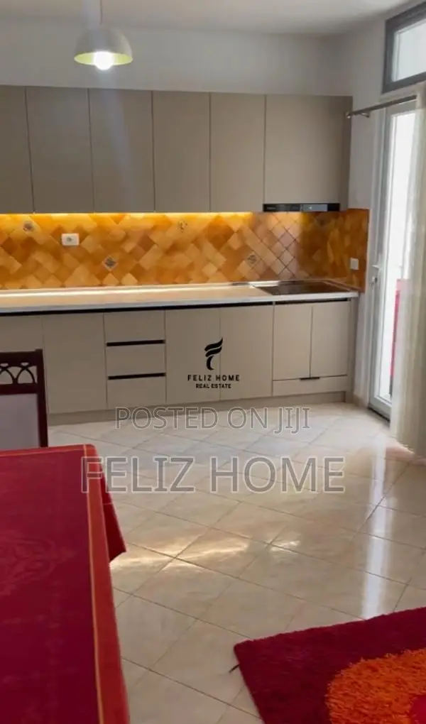APARTAMENT ME QERA 1+1 MYSLYM SHYRI 60.000 LEKE