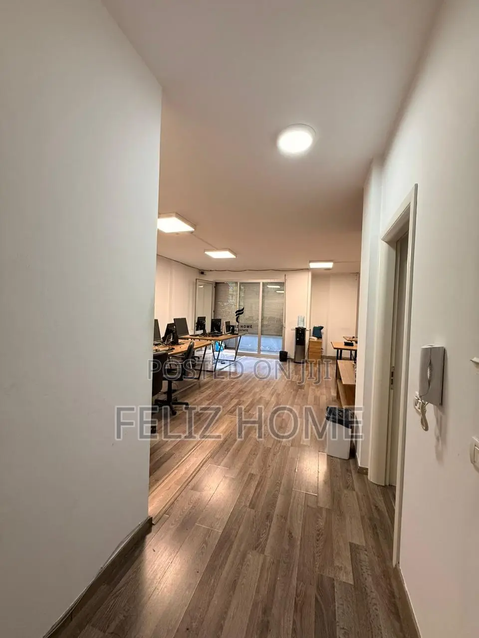 ZYRE ME QERA 100 M2 STADIUMI DINAMO 140.000 LEKE