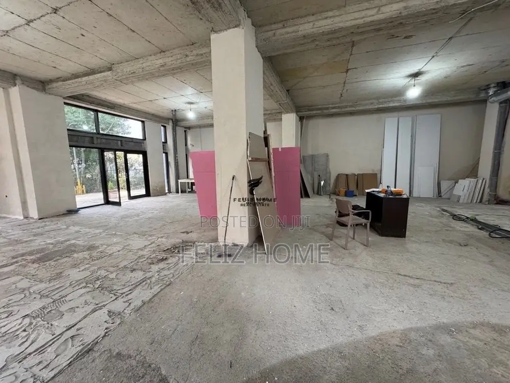 ZYRE ME QERA 210 M2 BRRYL 1.400 EURO
