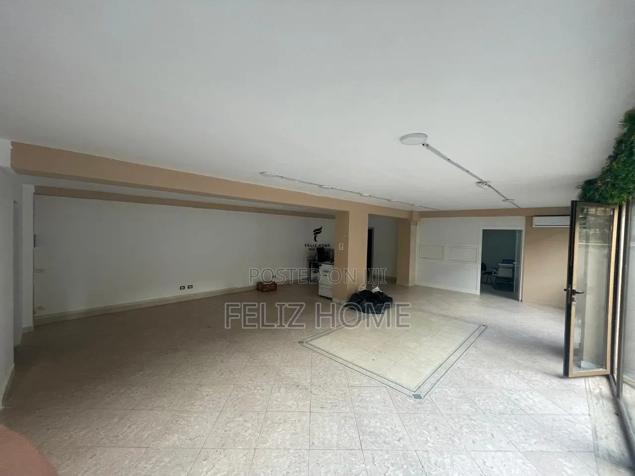 ZYRE ME QERA 163M2 PAZARI I RI 1.600 EURO