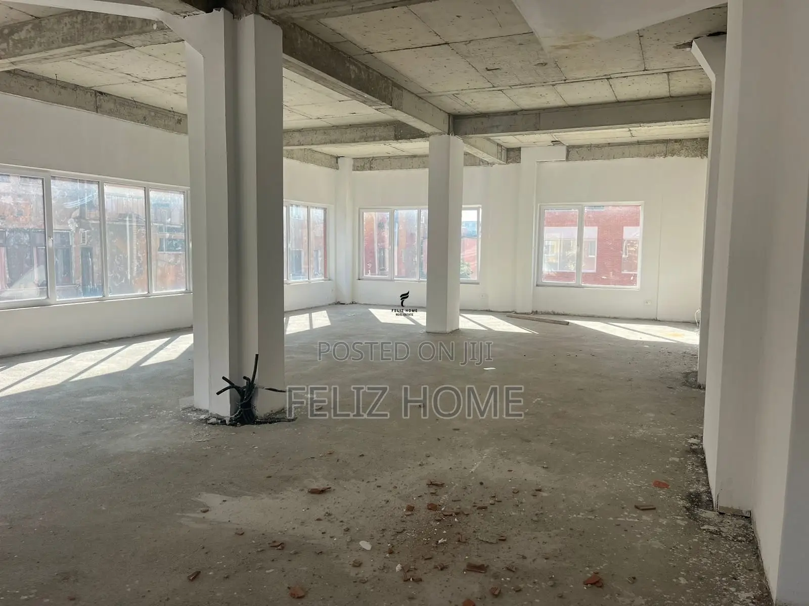 ZYRE ME QERA 500 M2 RRUGA E DIBRES 4.000 EURO
