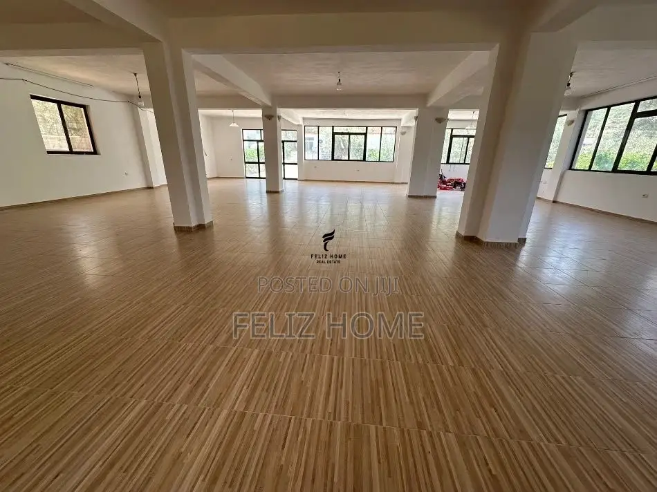 MAGAZINE ME QERA 220 M2 TEG 1.000 EURO