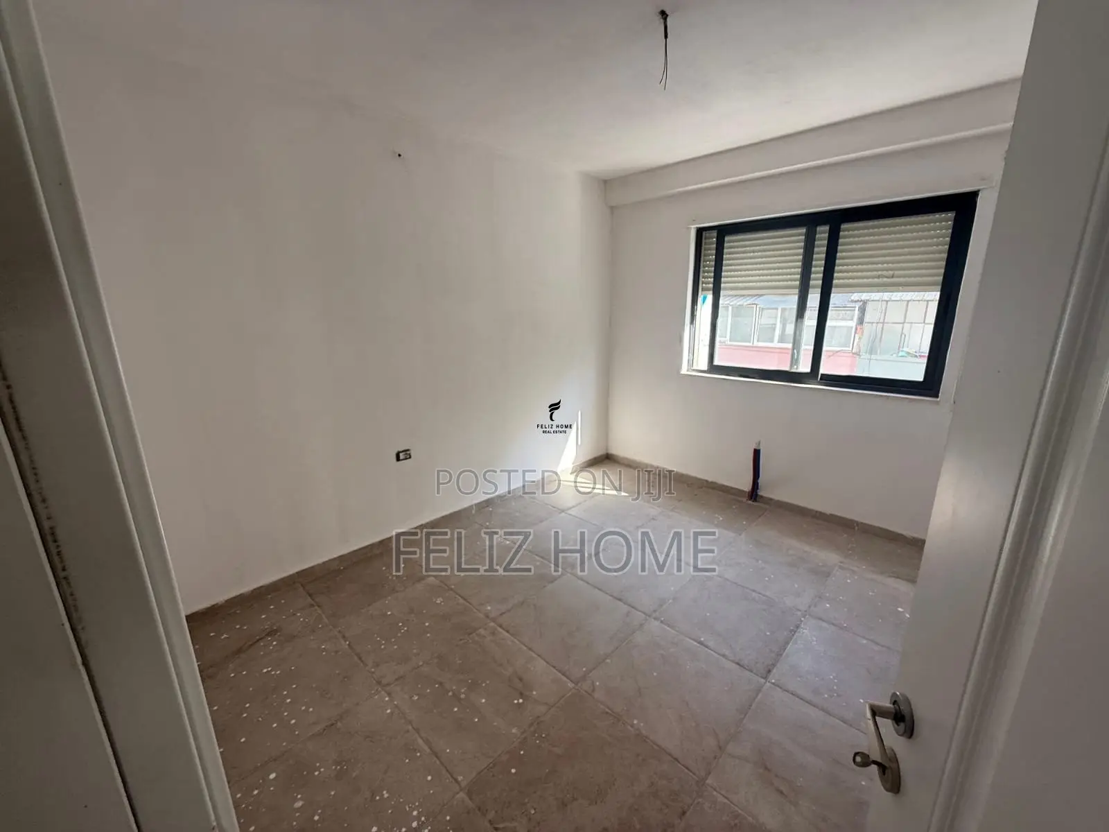 ZYRE ME QERA 145 M2 RRUGA E DURRESIT 120.000 LEKE