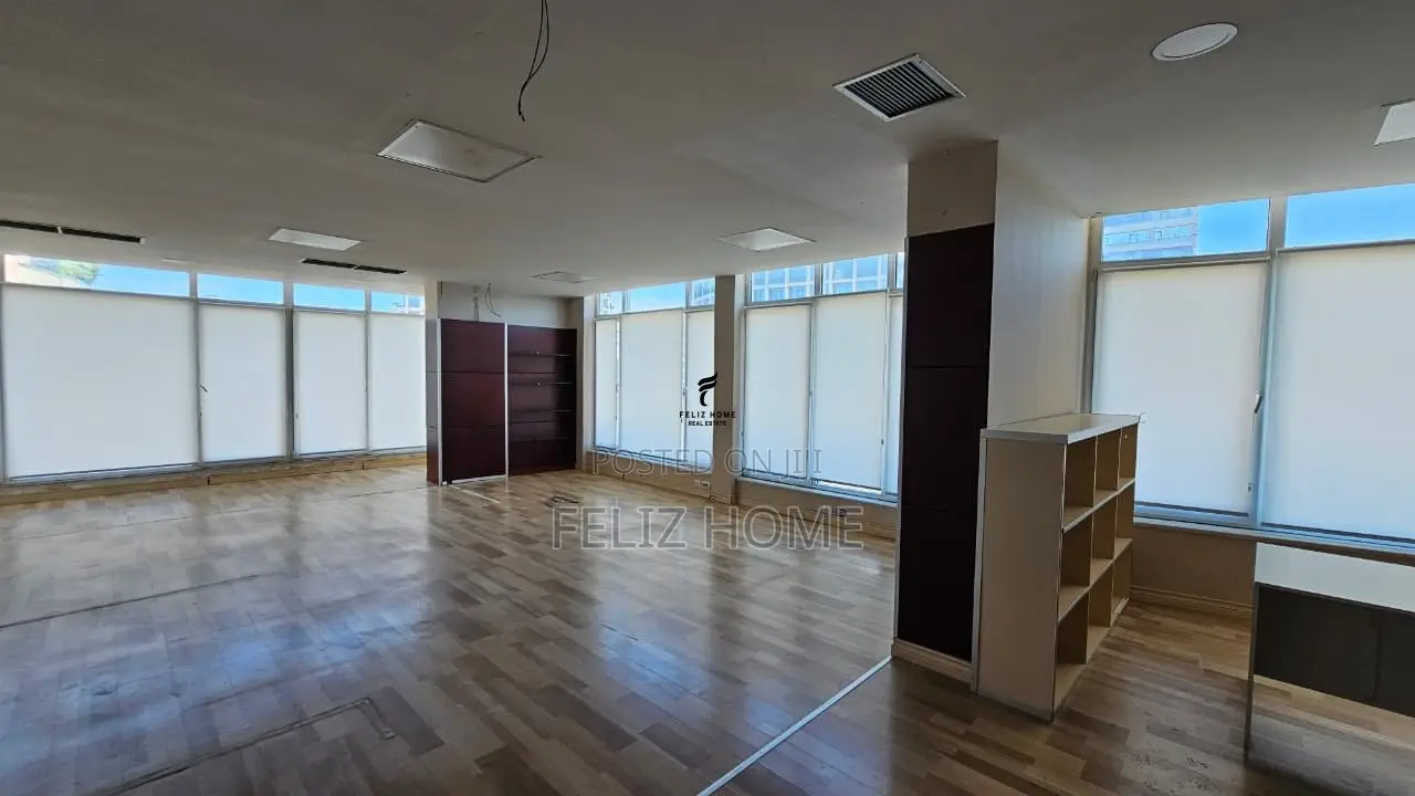 ZYRE ME QERA 260 M2 LIQENI ARTIFICIAL 300.000 LEKE