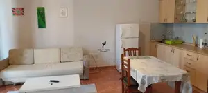 APARTAMENT ME QERA 1+1 RRUGA E ELBASANIT 52.000 LEKE