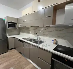 APARTAMENT ME QERA 2+1 STACIONI TRENIT 70.000 LEKE