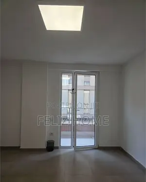 ZYRE ME QERA 74 M2 STADIUMI AIR ALBANIA 1.260 EURO