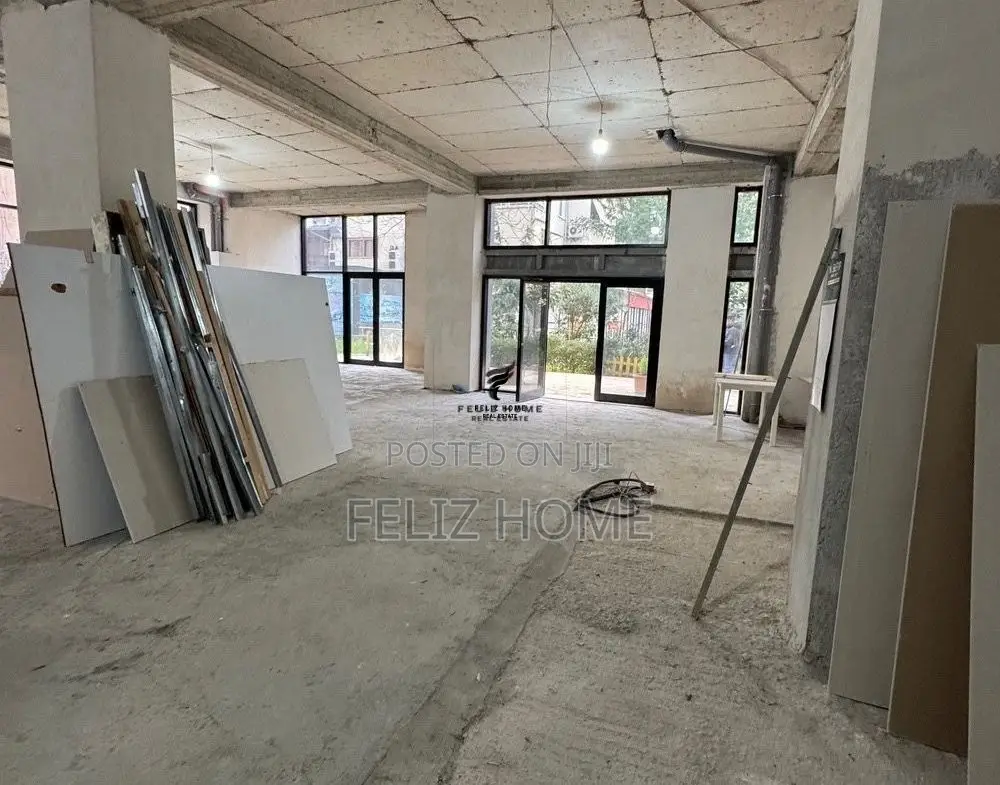 ZYRE ME QERA 210 M2 BRRYL 1.400 EURO