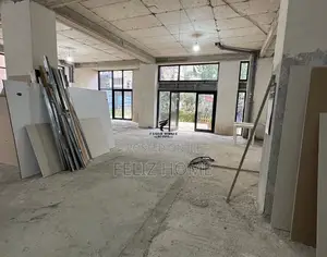 ZYRE ME QERA 210 M2 BRRYL 1.400 EURO