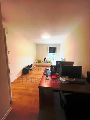 ZYRE ME QERA 100 M2 RRUGA E KOSOVAREVE 1.100 EURO