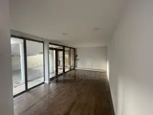ZYRE ME QERA 163M2 PAZARI I RI 1.600 EURO