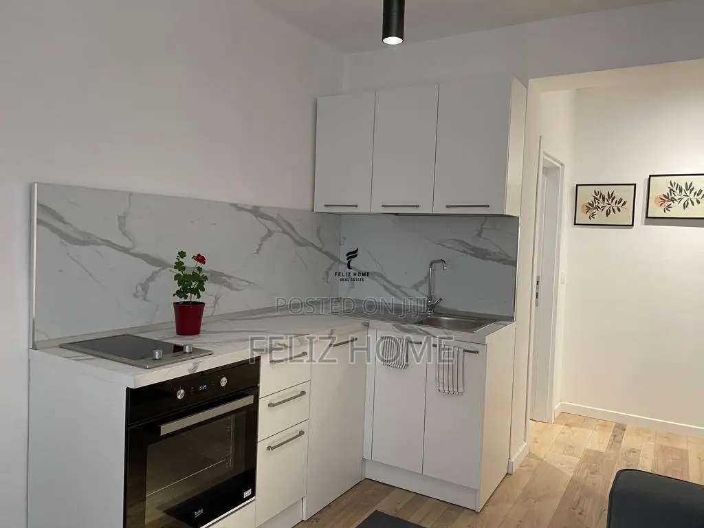 APARTAMENT ME QERA 1+1 MYSLYM SHYRI 65.000 LEKE