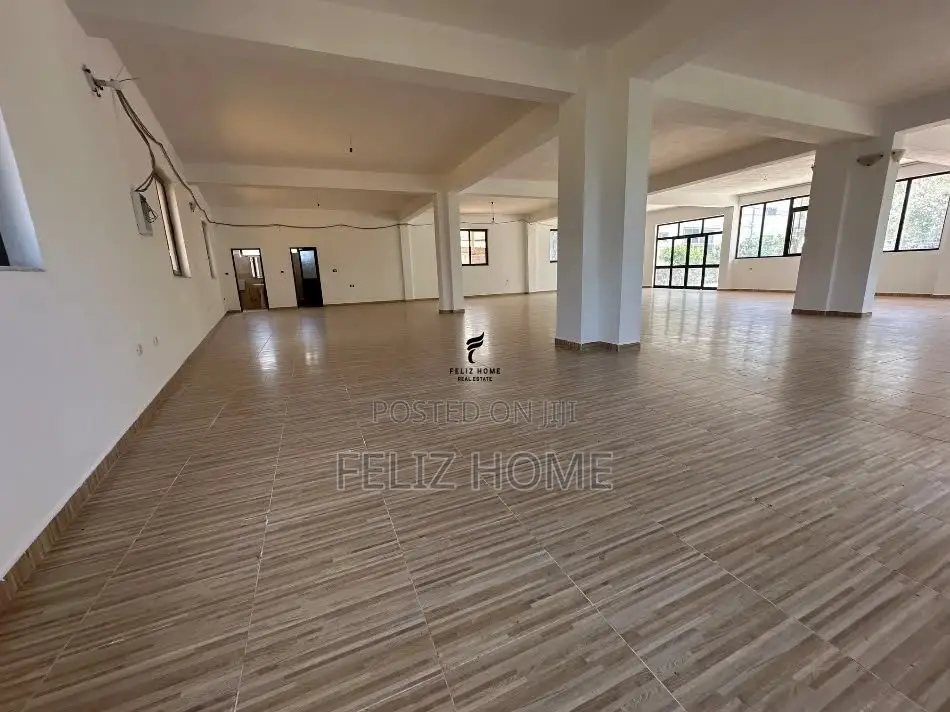 MAGAZINE ME QERA 220 M2 TEG 1.000 EURO