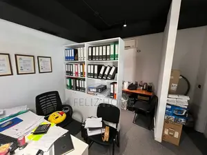 ZYRE ME QERA 72M2 PAZAR I RI 1.100 EURO