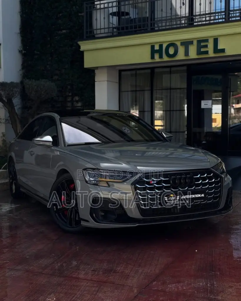 Audi S8