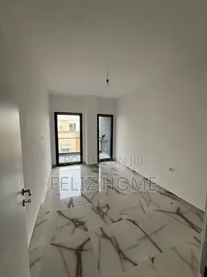 ZYRE ME QERA 76 M2 RRUGA E BARRIKADAVE 70.000 LEKE