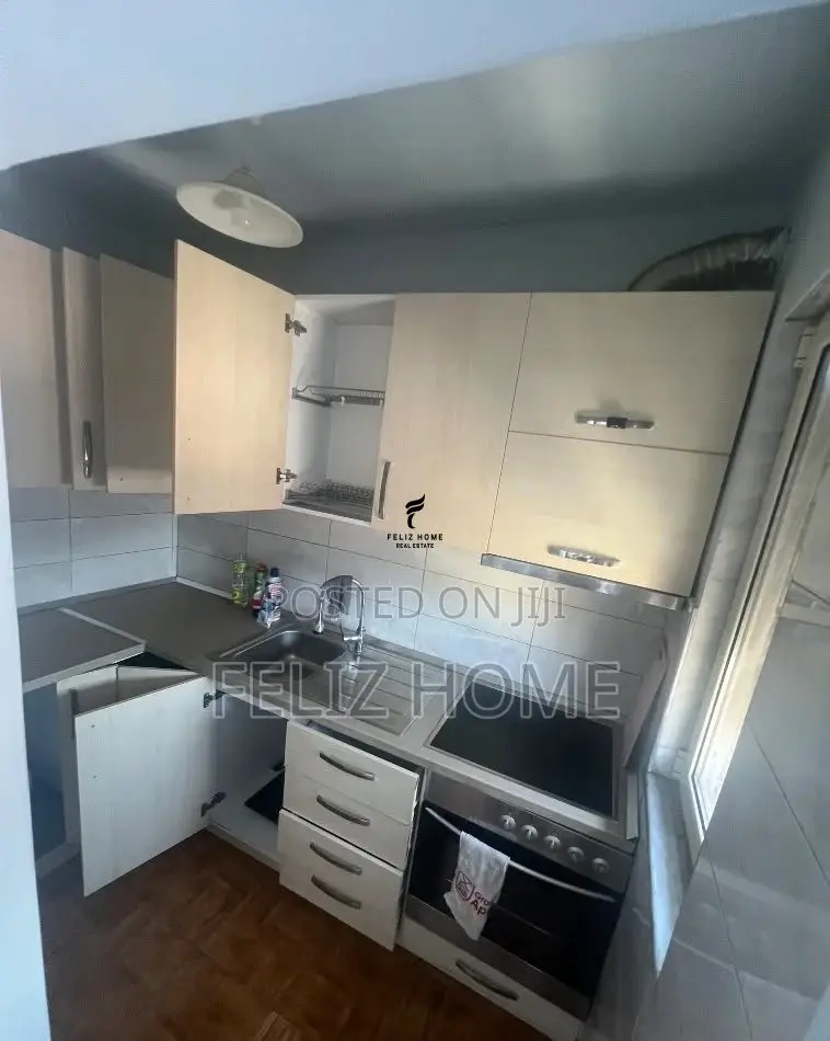 APARTAMENT ME QERA 1+1 XHAMLLIK 45.000 LEKE
