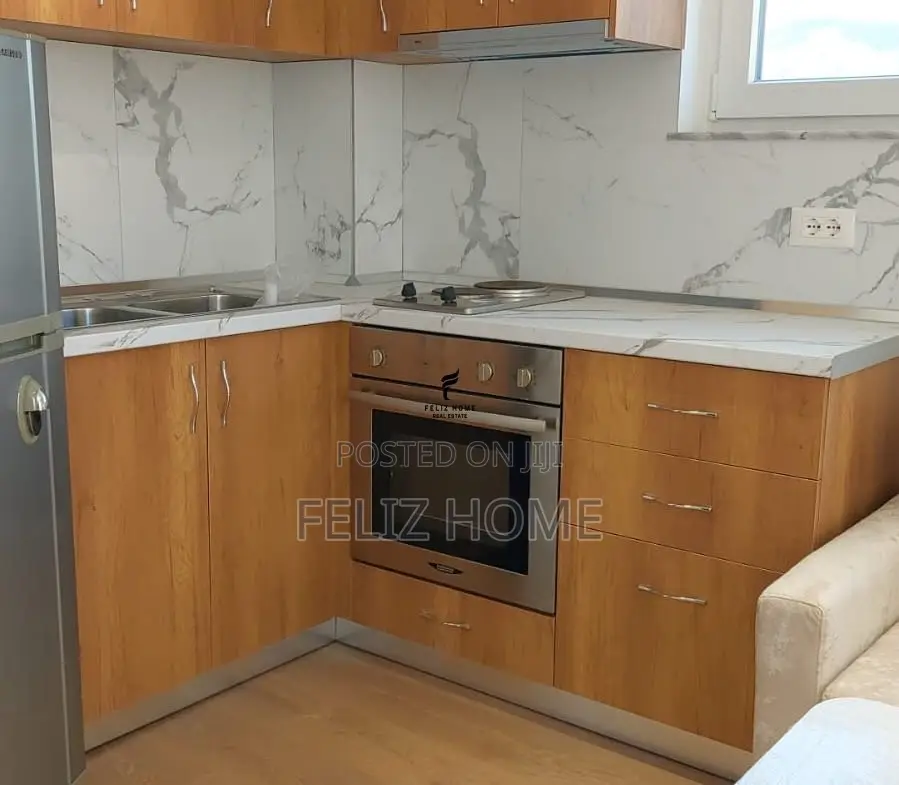 APARTAMENT ME QERA 1+1 STACIONI TRENIT 50.000 LEKE