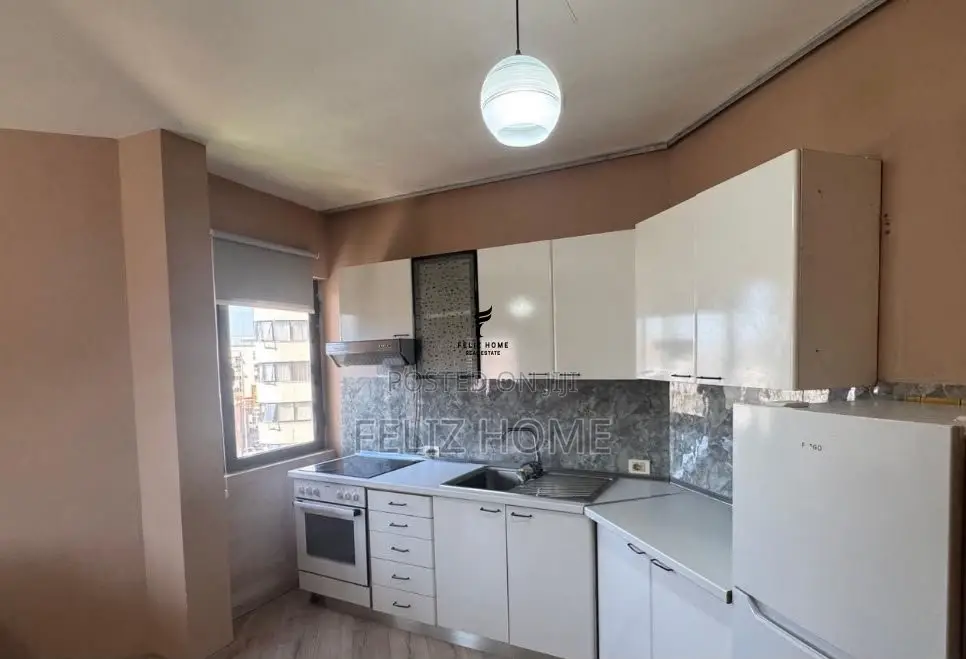 APARTAMENT ME QERA 1+1 STACIONI TRENIT 50.000 LEKE