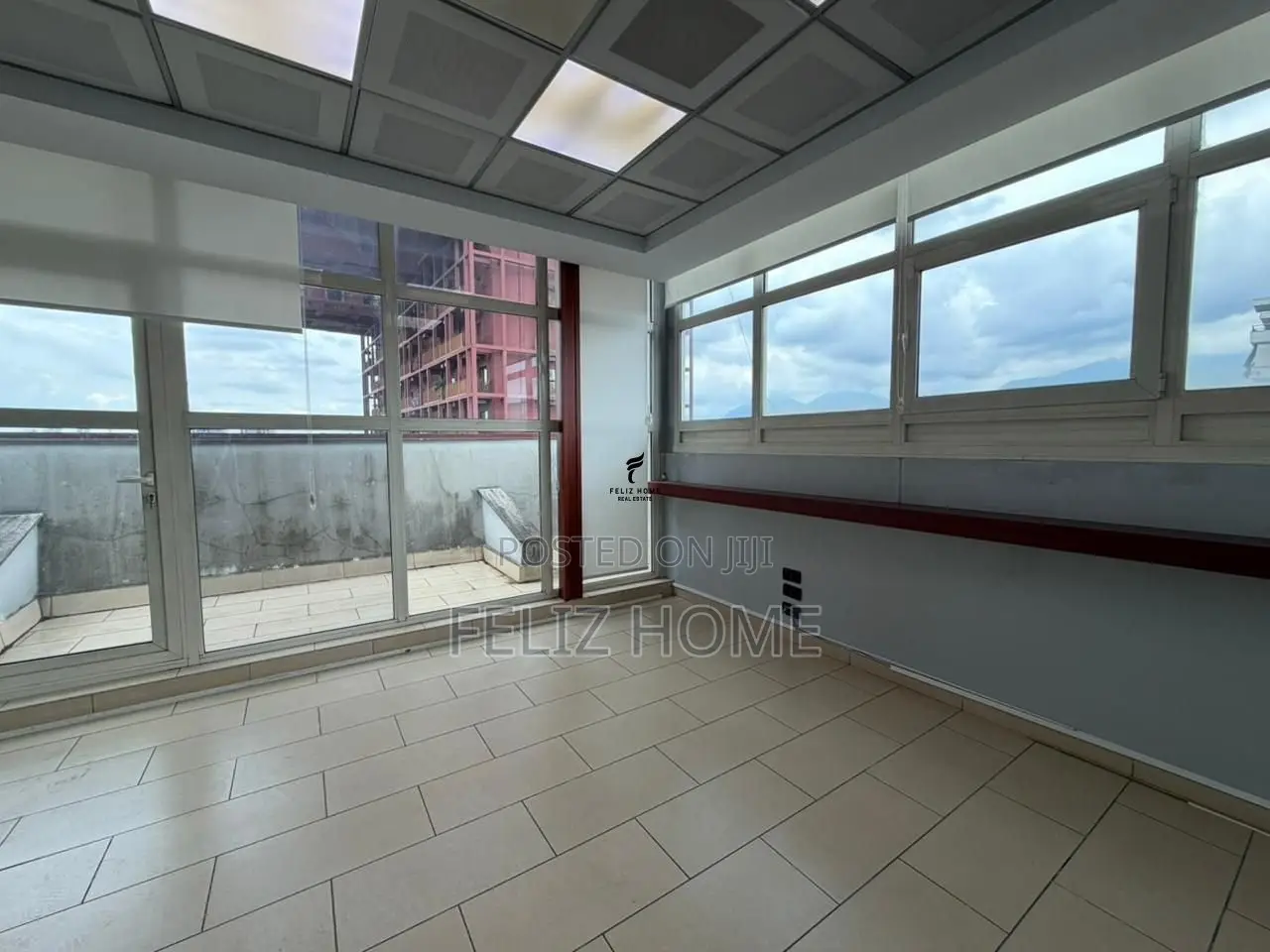 ZYRE ME QERA 450M2 RRUGA E KAVAJES 6000 EURO