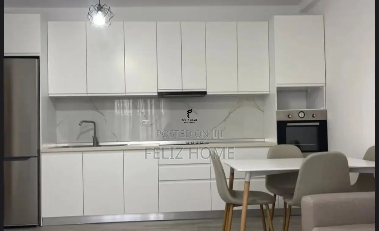 APARTAMENT ME QERA 3+1 5 MAJ 50.000 LEKE