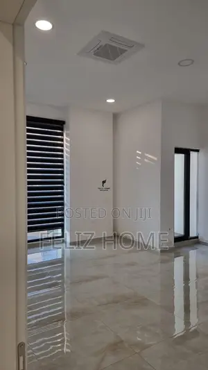 ZYRE ME QERA 227 M2 RRUGA E DIBRES 3.000 EURO