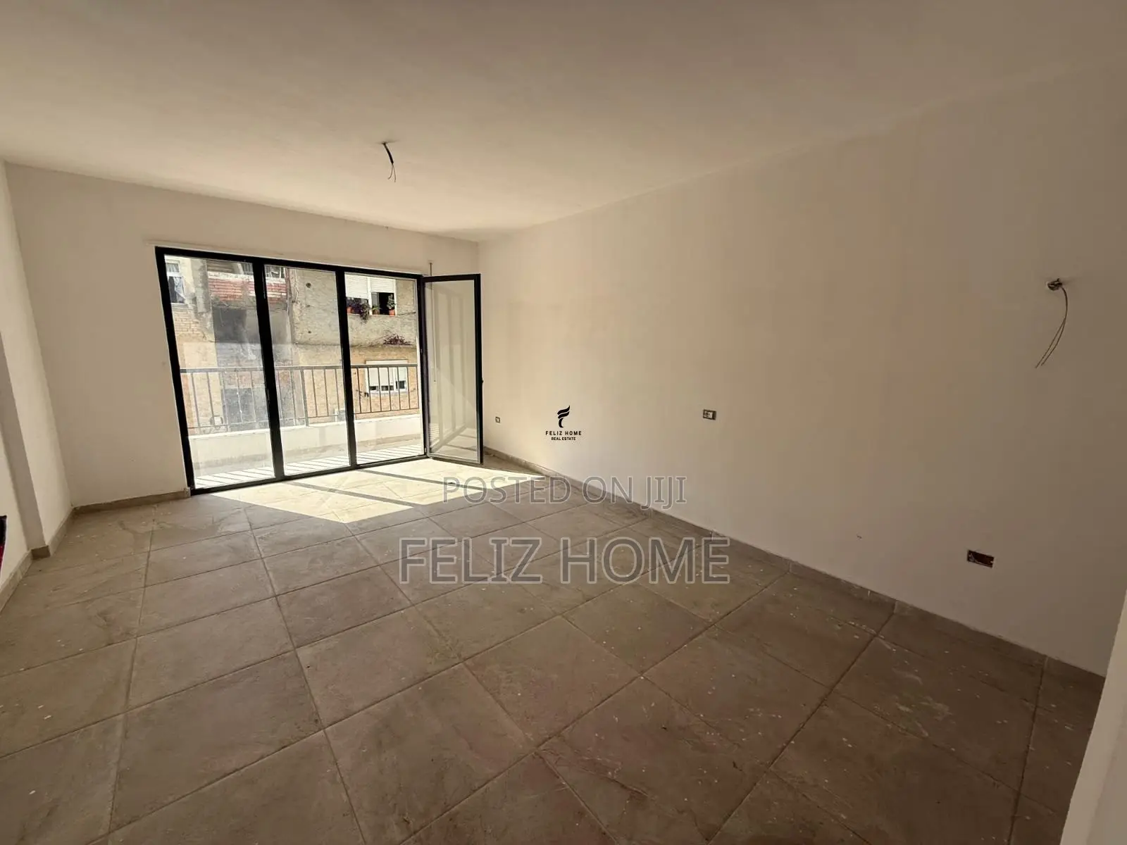 ZYRE ME QERA 145 M2 RRUGA E DURRESIT 120.000 LEKE