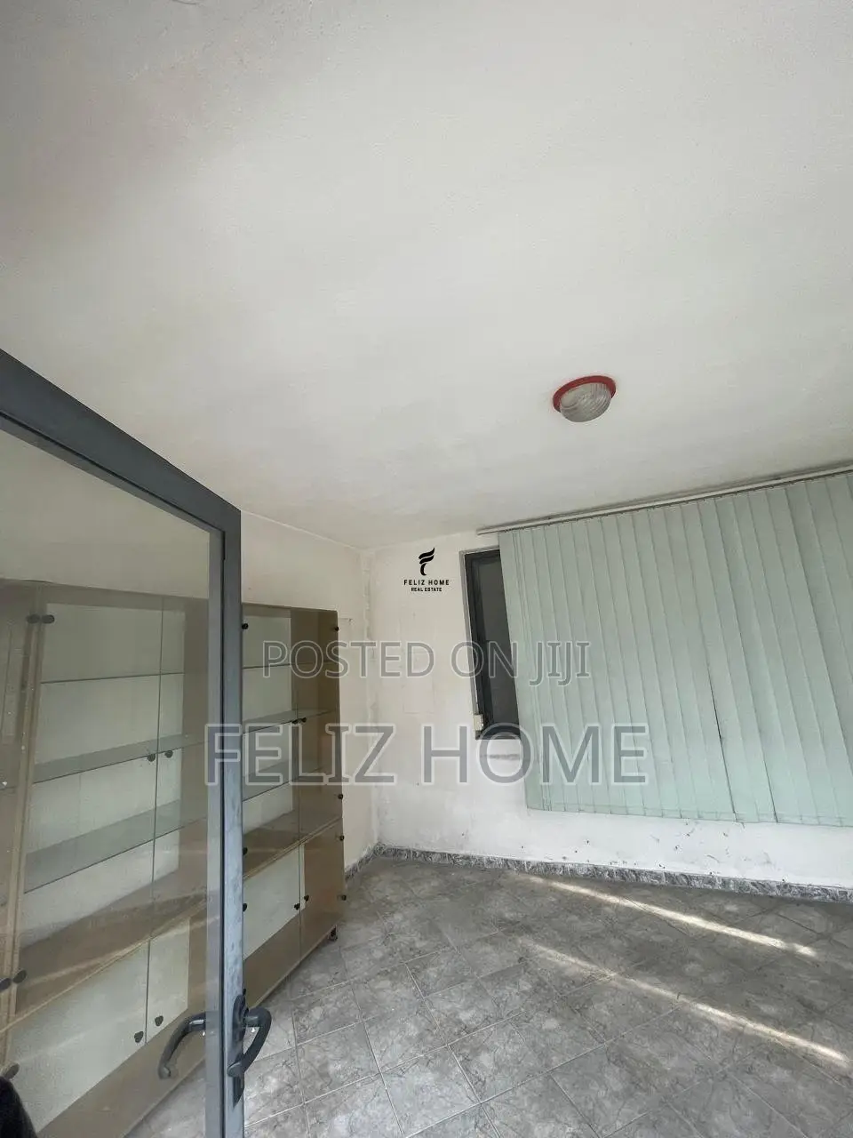 KAPANON ME QERA 560 M2 AUTOSTRADA TIRANE-DURRES 3.900 EURO
