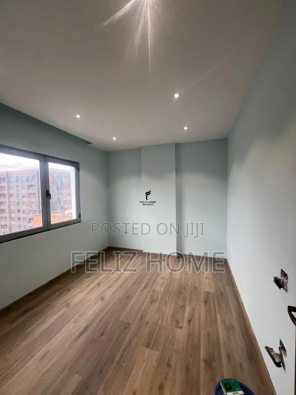 ZYRE ME QERA 160 M2 PAZARI I RI 1.500 EURO