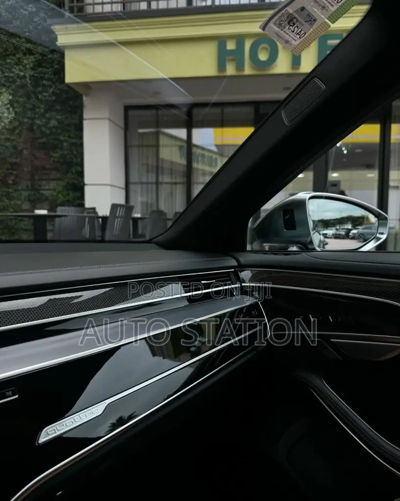 Audi S8